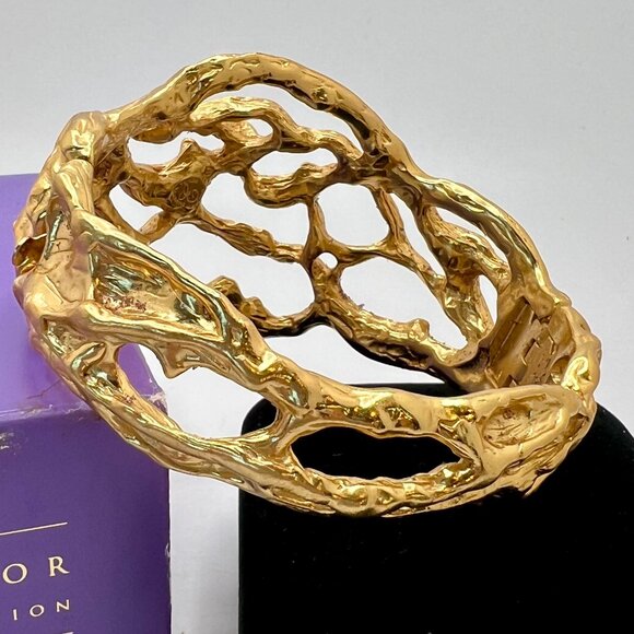 Elizabeth Taylor for Avon Treasured Vine Bracelet - Large - Picture 4 of 8